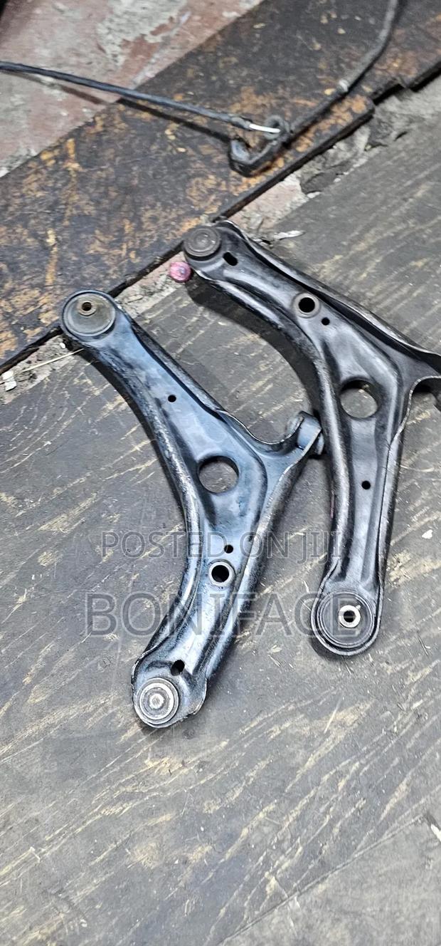 Toyota Probox Arms Ex Japan - thumbnail 2