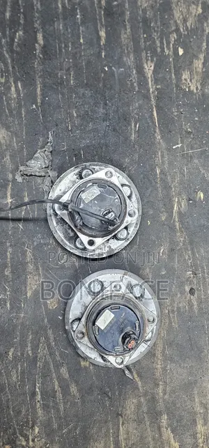 Toyota Wish Rear Hub in Good Condition