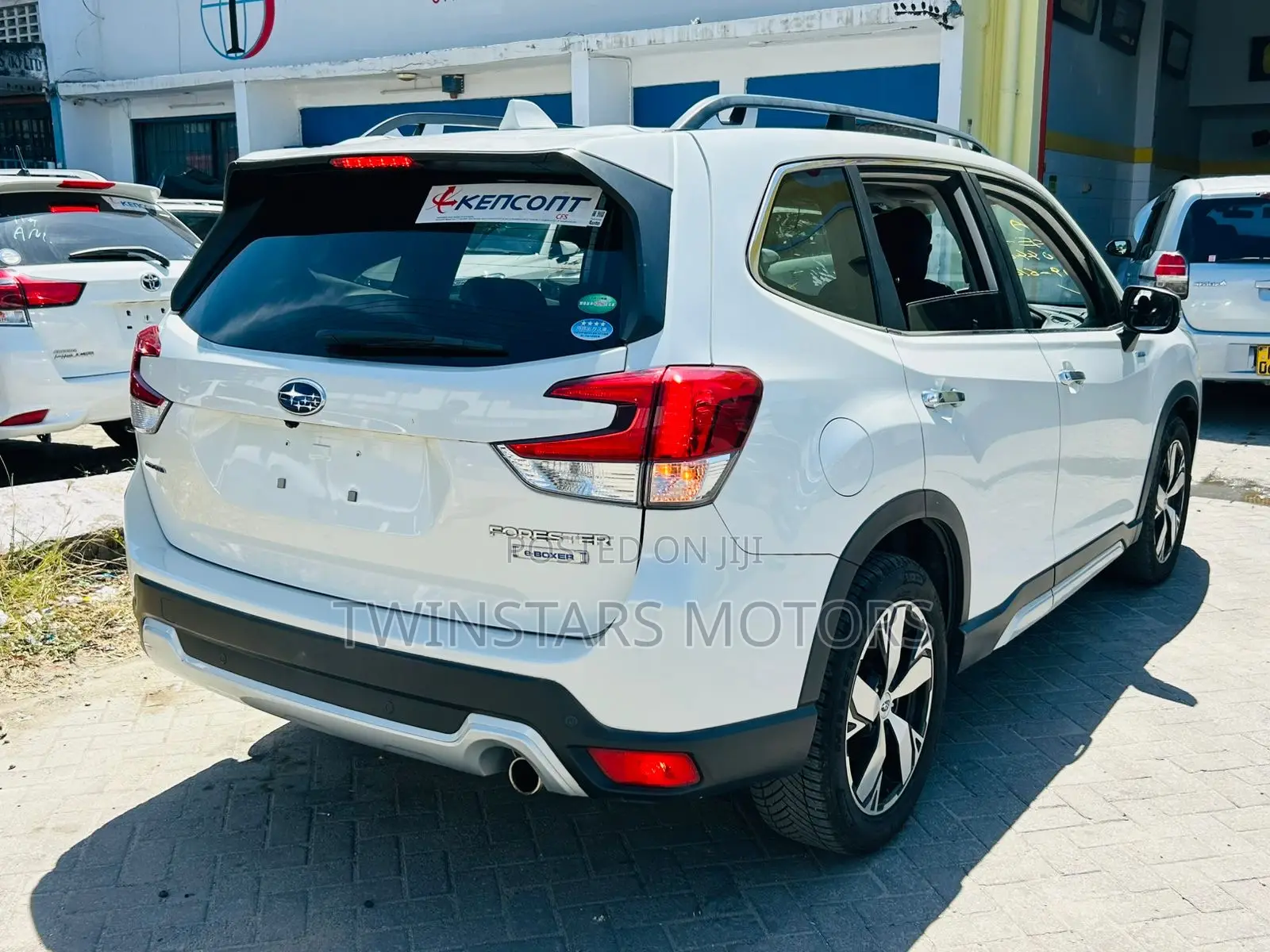 Subaru Forester Premium AWD 2019 White