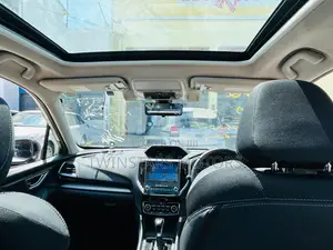 Subaru Forester Premium AWD 2019 White
