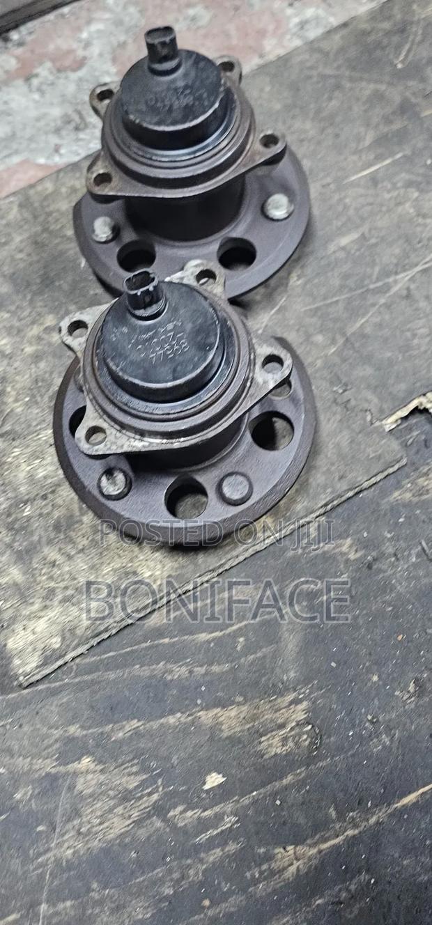 Toyota Noah Rear Hubs Ex Japan
