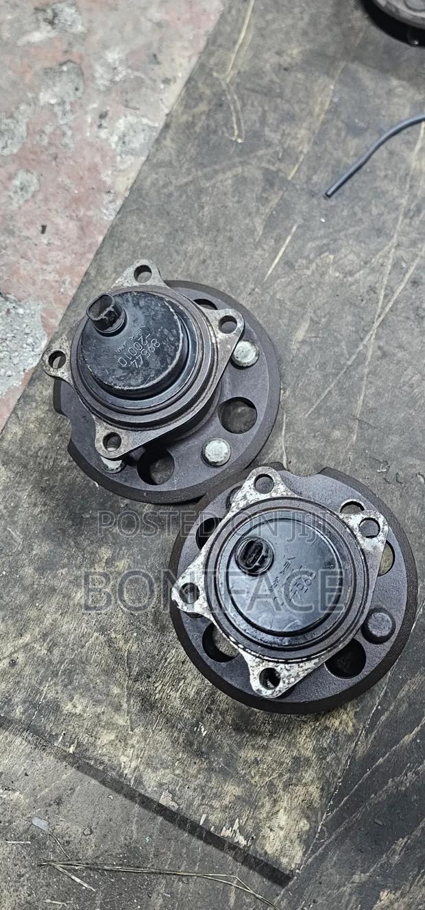 Toyota Noah Rear Hubs Ex Japan - thumbnail 2