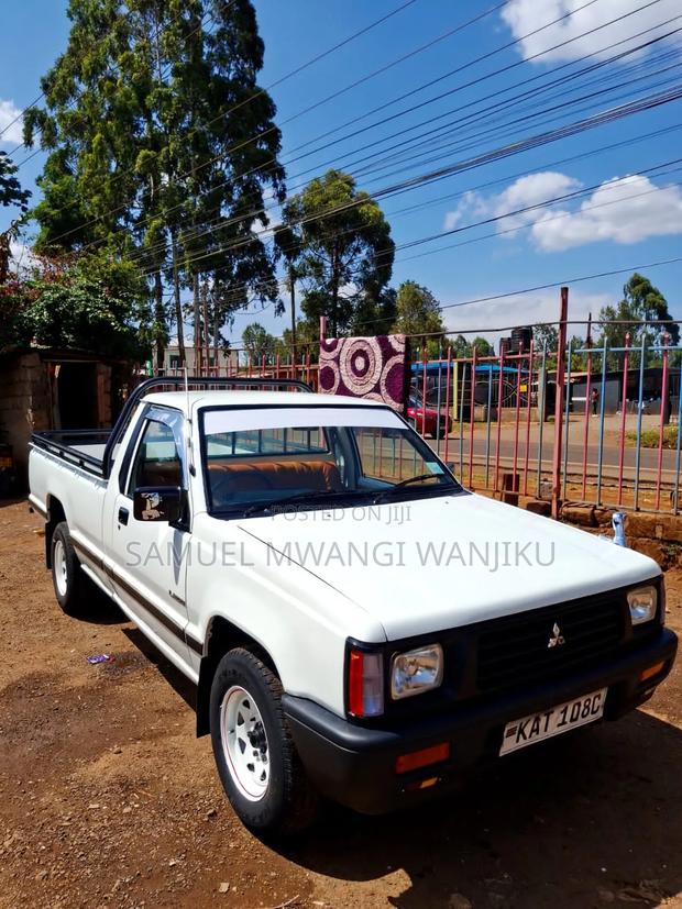 Mitsubishi L300 1980 White - main view