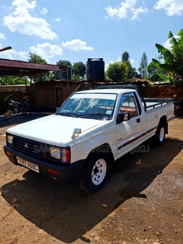 Mitsubishi L300 1980 White - thumbnail 3