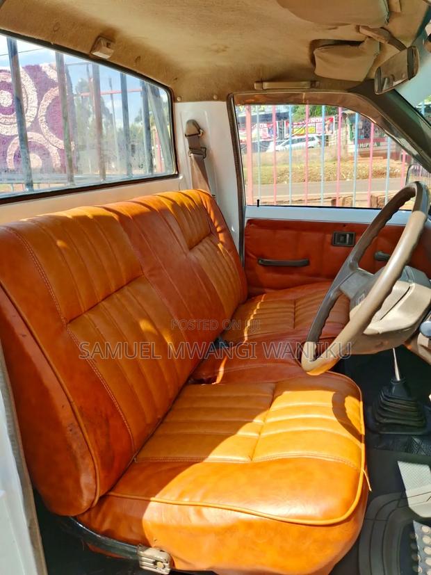 Mitsubishi L300 1980 White - thumbnail 4