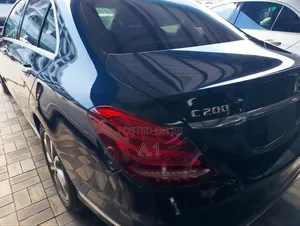 Mercedes-Benz C200 2018 Blue