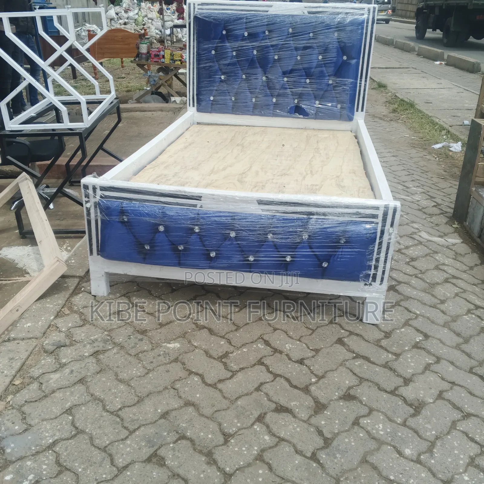 Cheater/Mocket Bed Available