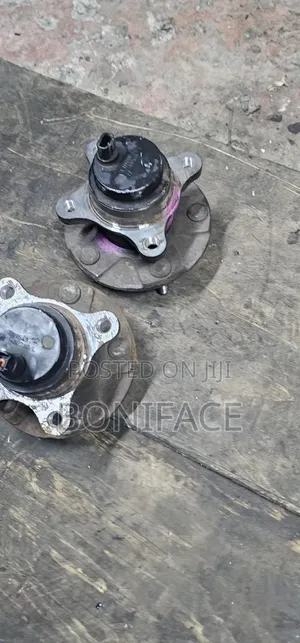 Toyota Crown Front Hubs on Sale