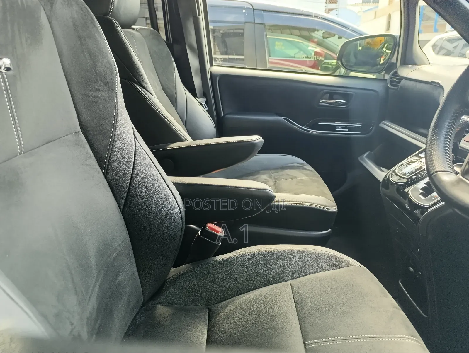 Toyota Voxy 2019 Pearl