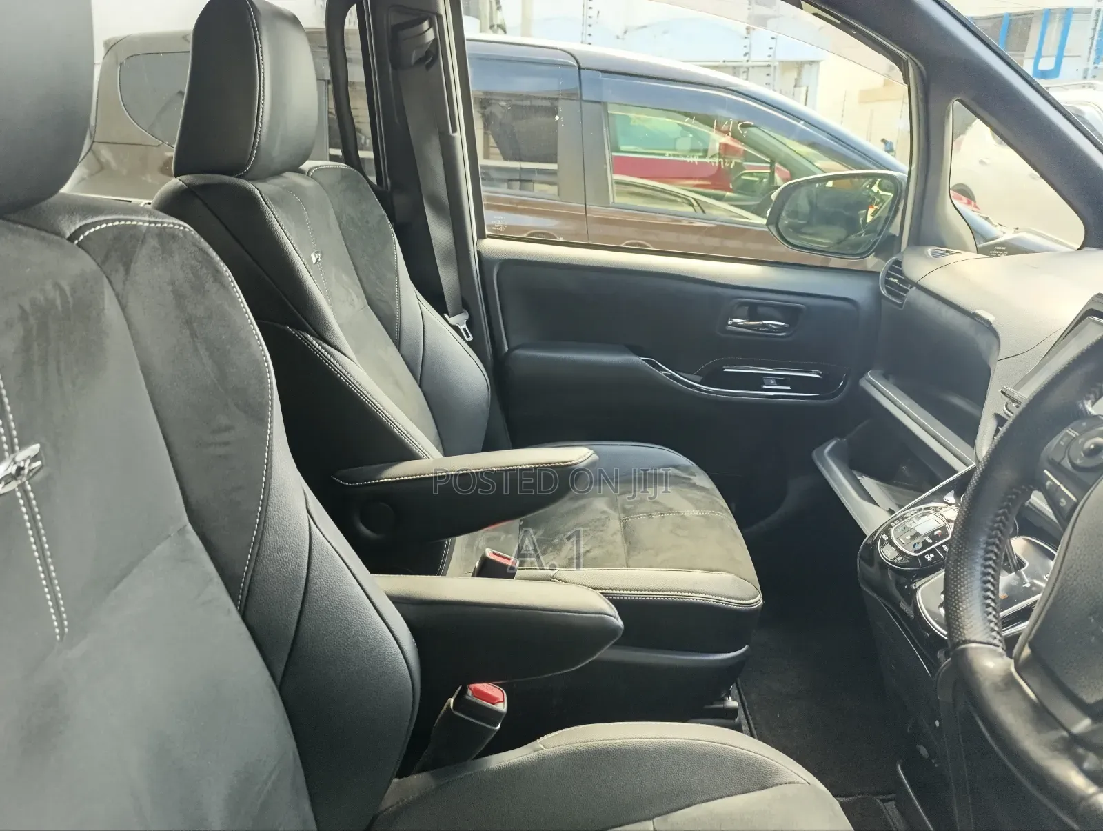 Toyota Voxy 2019 Pearl