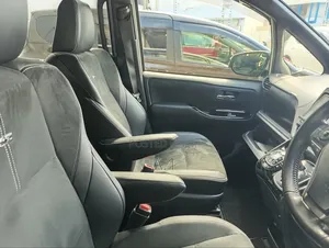Toyota Voxy 2019 Pearl