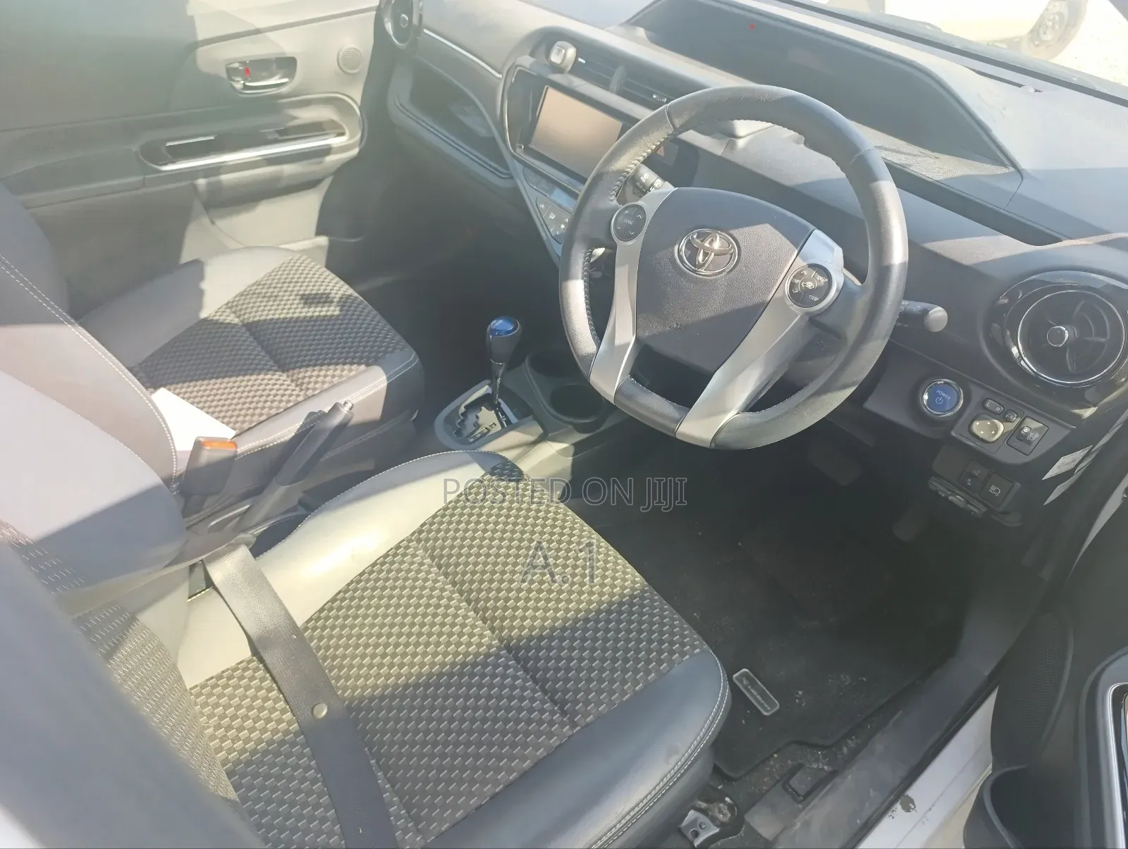 Toyota Aqua 2018 White