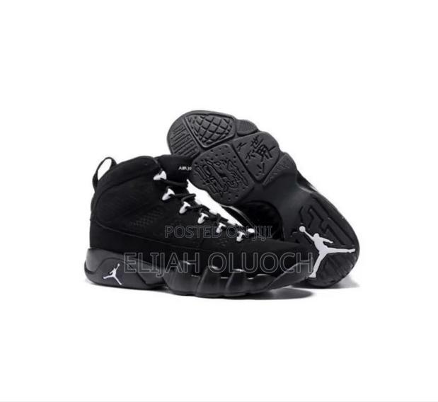 Jordan 9 Retro White Black 🔥🔥🐾

Quality 🫰🏿

Size 40-45 - thumbnail 2