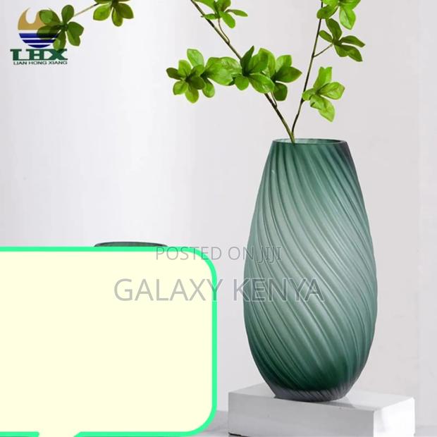 Nordic Glass Flower Vase - thumbnail 2