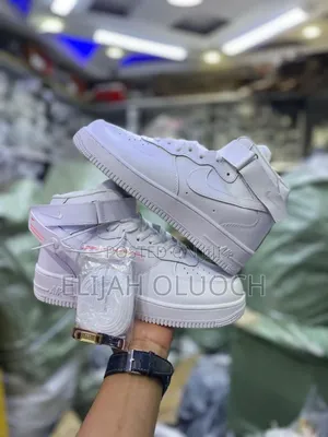 Airforce 1 High Top White 🔥🔥

Pure Leather 🫰🏿

Size 39-45