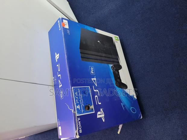 Playstation 4 Pro 1 Tb Used Console – 2 Dualshock Controllers - main view