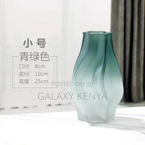 Medium Nordic Glass Flower Vase - thumbnail 3