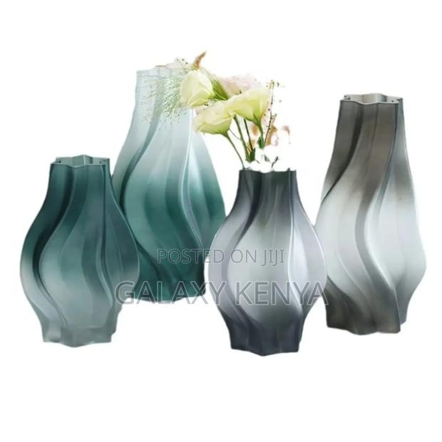 Medium Nordic Glass Flower Vase - thumbnail 7