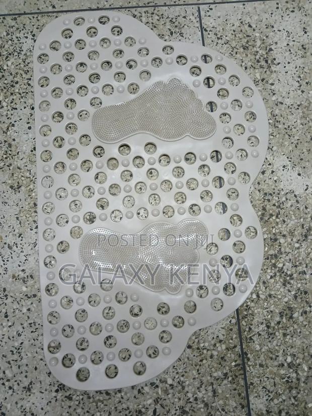 Cloud Shape Antislip Bathroom Mat - thumbnail 2