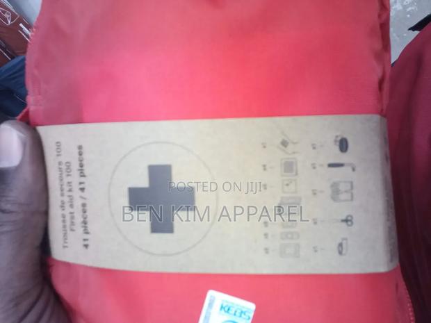 Basics 41 PCS First Aid Kit, Bandages and Small Treatment Wounds - thumbnail 3