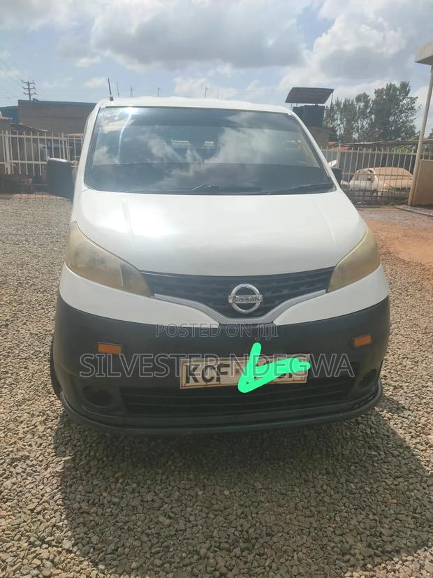 Nissan NV200 2010 White - thumbnail 2