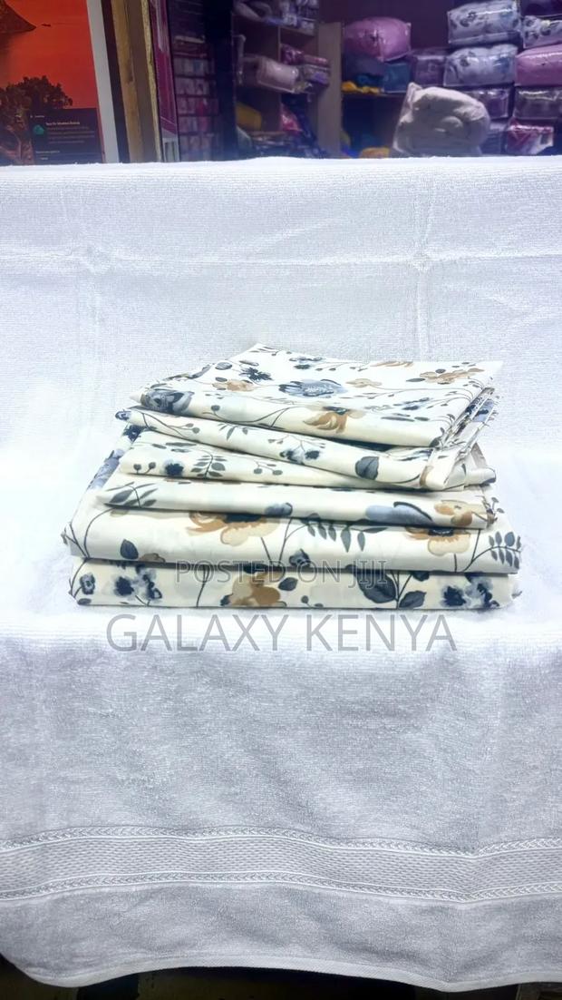 Both Printed Bedsheets , 4 Pillowcases (6×7 Feets) - thumbnail 3