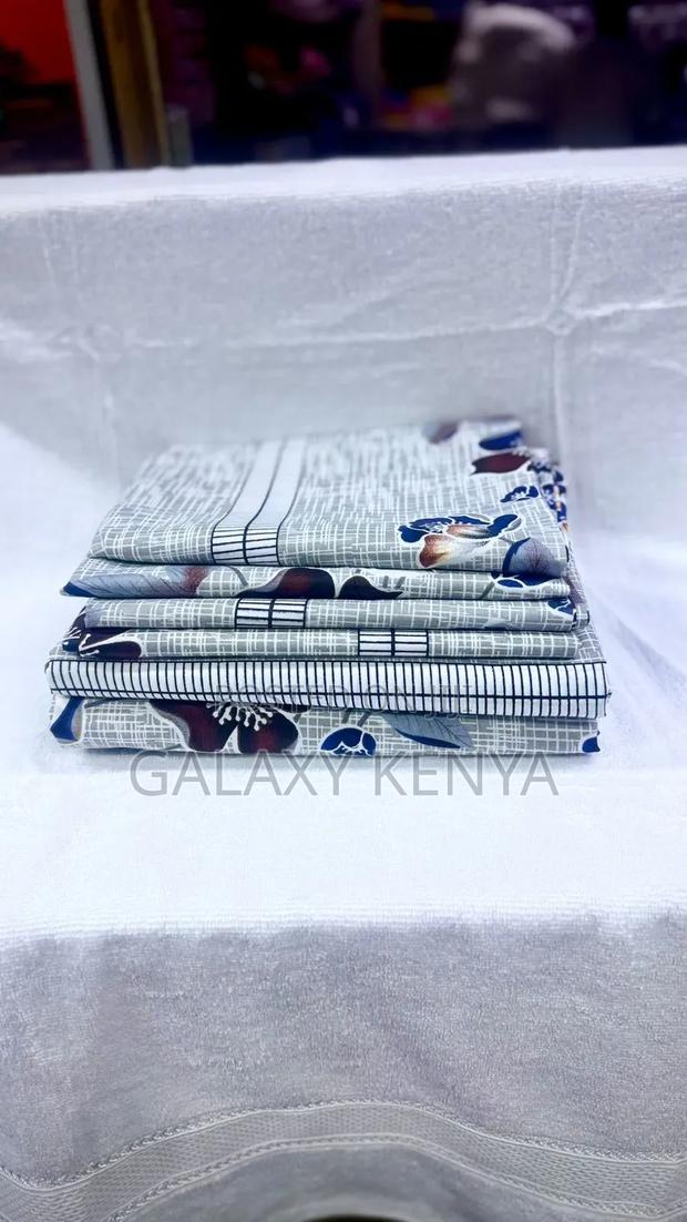 Both Printed Bedsheets , 4 Pillowcases (6×7 Feets) - thumbnail 5