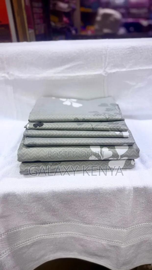 Both Printed Bedsheets , 4 Pillowcases (6×7 Feets) - thumbnail 6