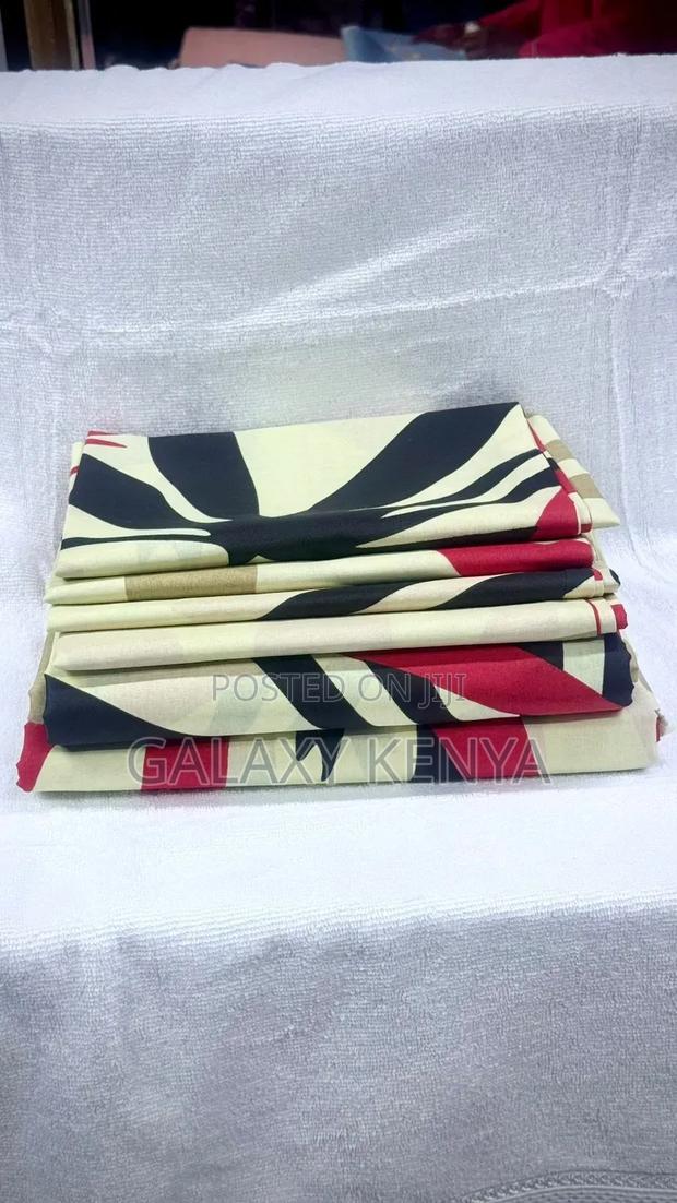 Both Printed Bedsheets , 4 Pillowcases (6×7 Feets) - thumbnail 10