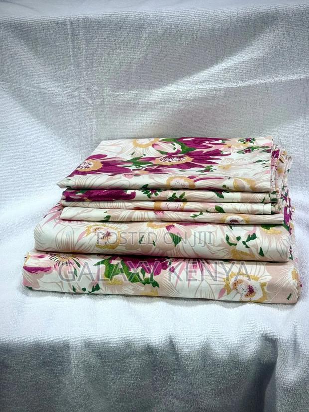 Both Printed Bedsheets , 4 Pillowcases (6×7 Feets) - thumbnail 13