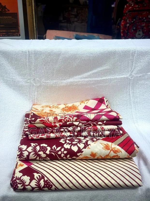 Both Printed Bedsheets , 4 Pillowcases (6×7 Feets) - thumbnail 16