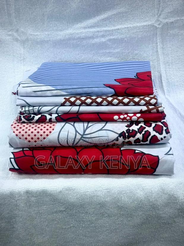 Both Printed Bedsheets , 4 Pillowcases (6×7 Feets) - thumbnail 17