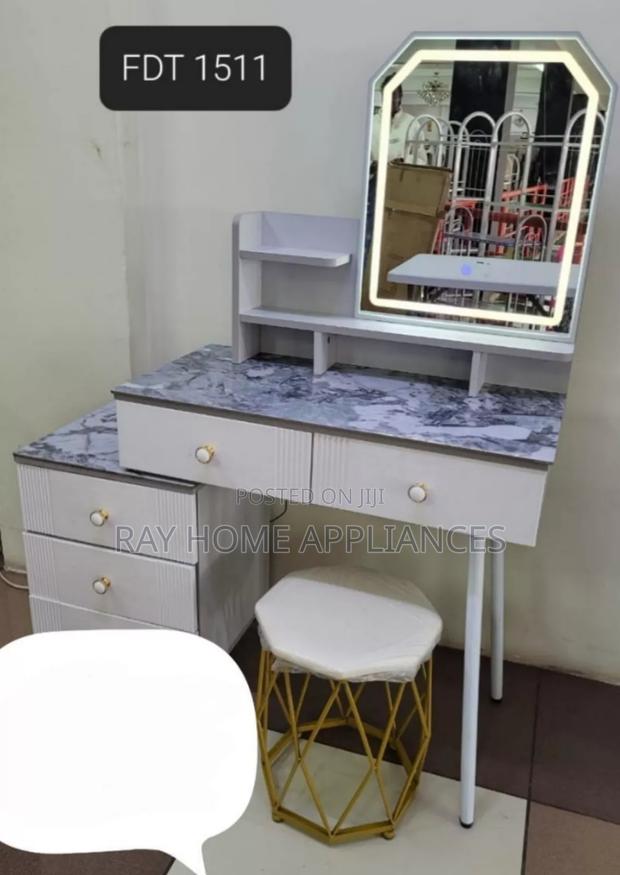 Modern Big Dressing Table With Sliding Mirror