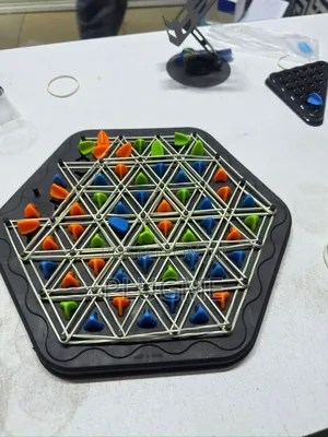 Linkage Geometry Chain Game