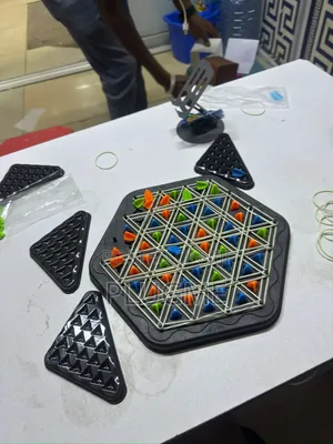 Linkage Geometry Chain Game