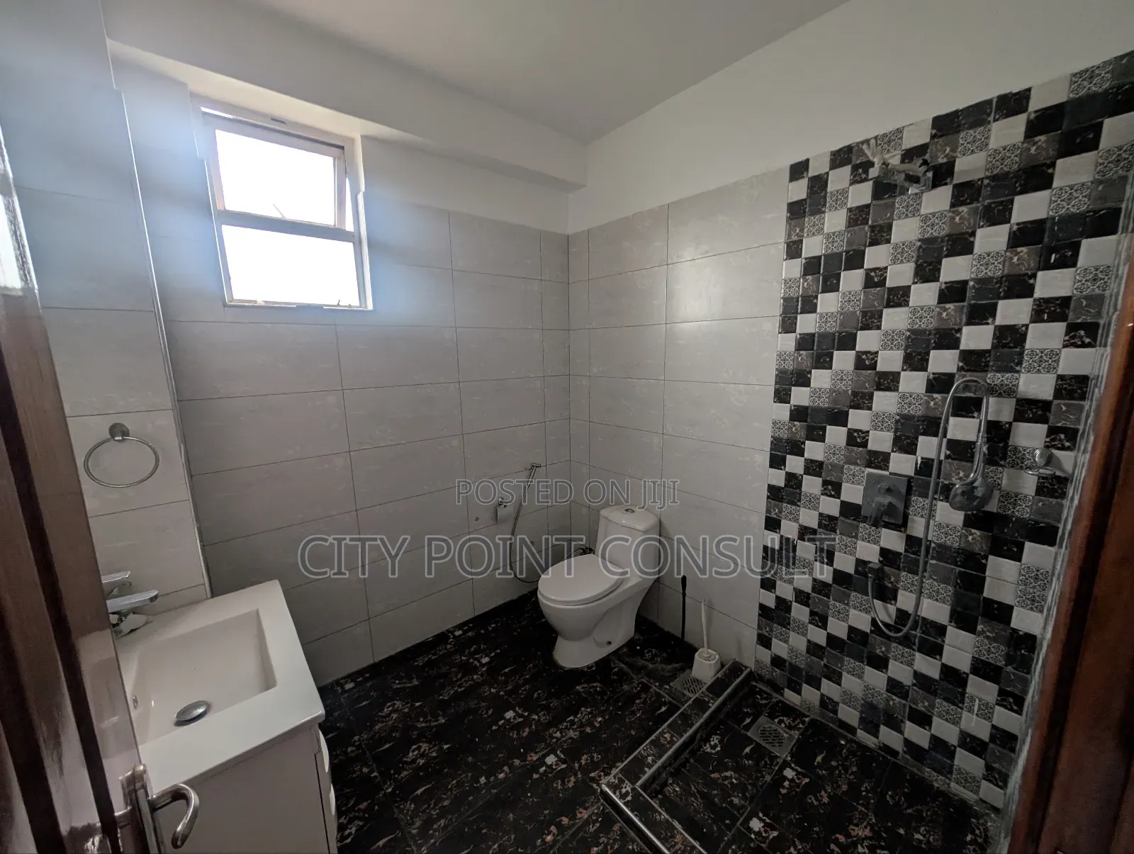 3bdrm Apartment in Muthaiga Square for rent