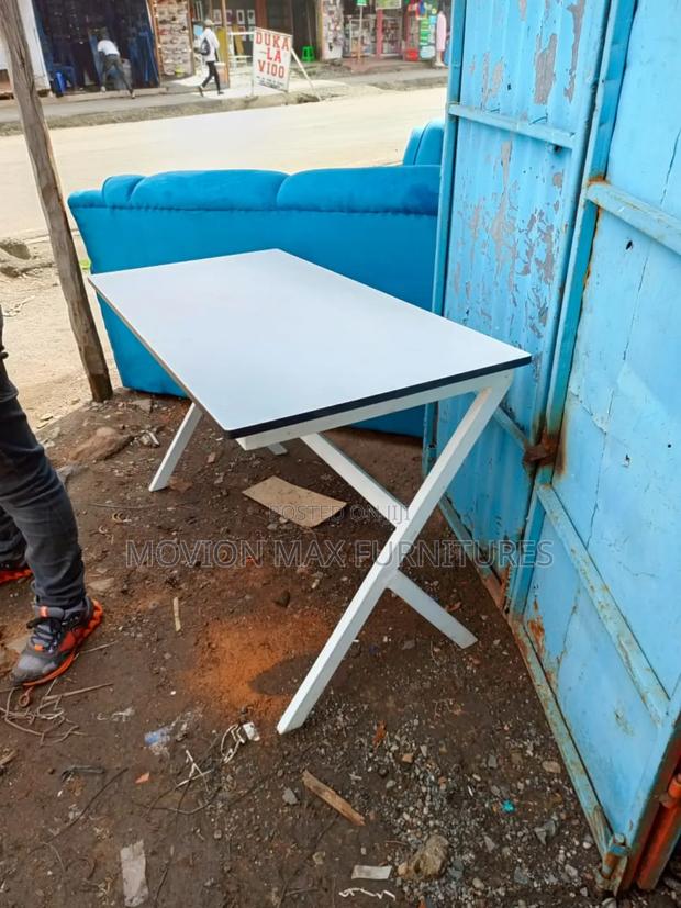 White Fodable Table - main view