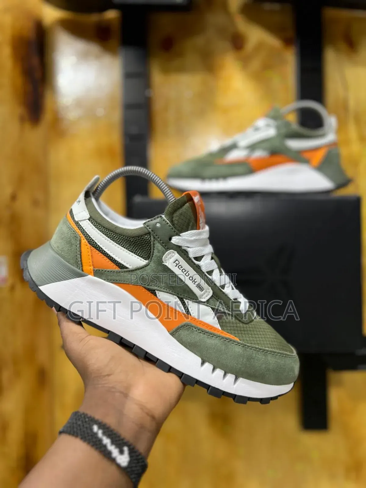 Reebok  Sneakers