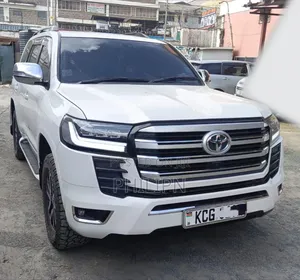 Toyota Land Cruiser 2010 White