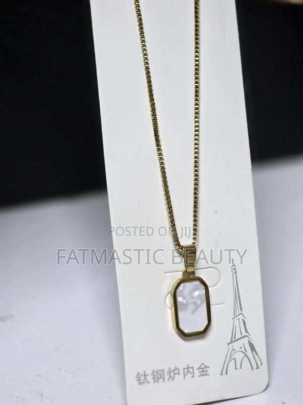 Classy Necklace - thumbnail 2