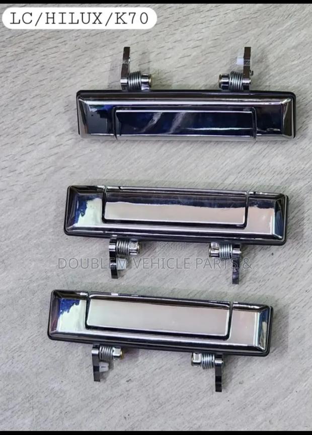 Outer Door Handle Toyota Hilux, K70,Landcruiser Lcsilver/Chrome Shiny
