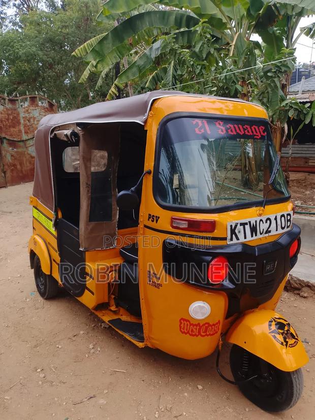 Bajaj RE 2022 Yellow - main view