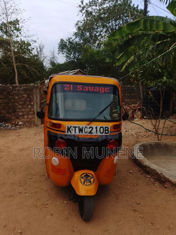 Bajaj RE 2022 Yellow - thumbnail 3