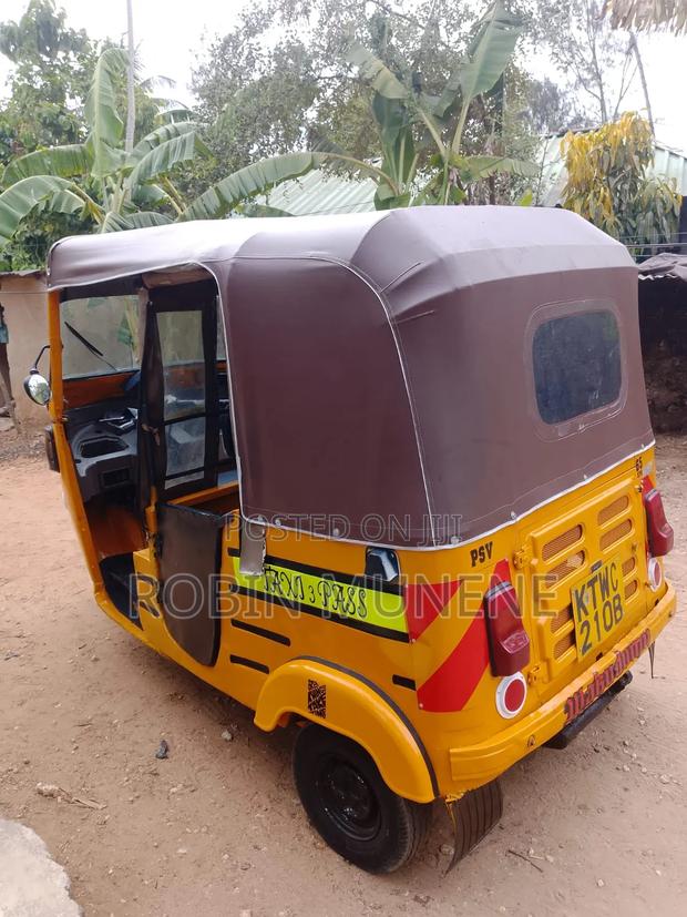 Bajaj RE 2022 Yellow - thumbnail 5