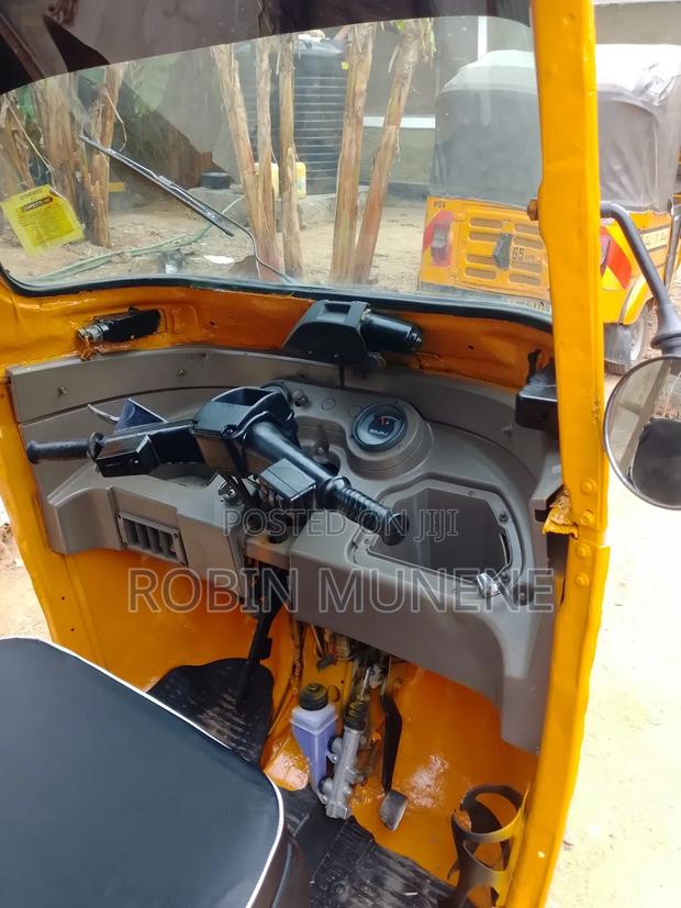 Bajaj RE 2022 Yellow - thumbnail 7