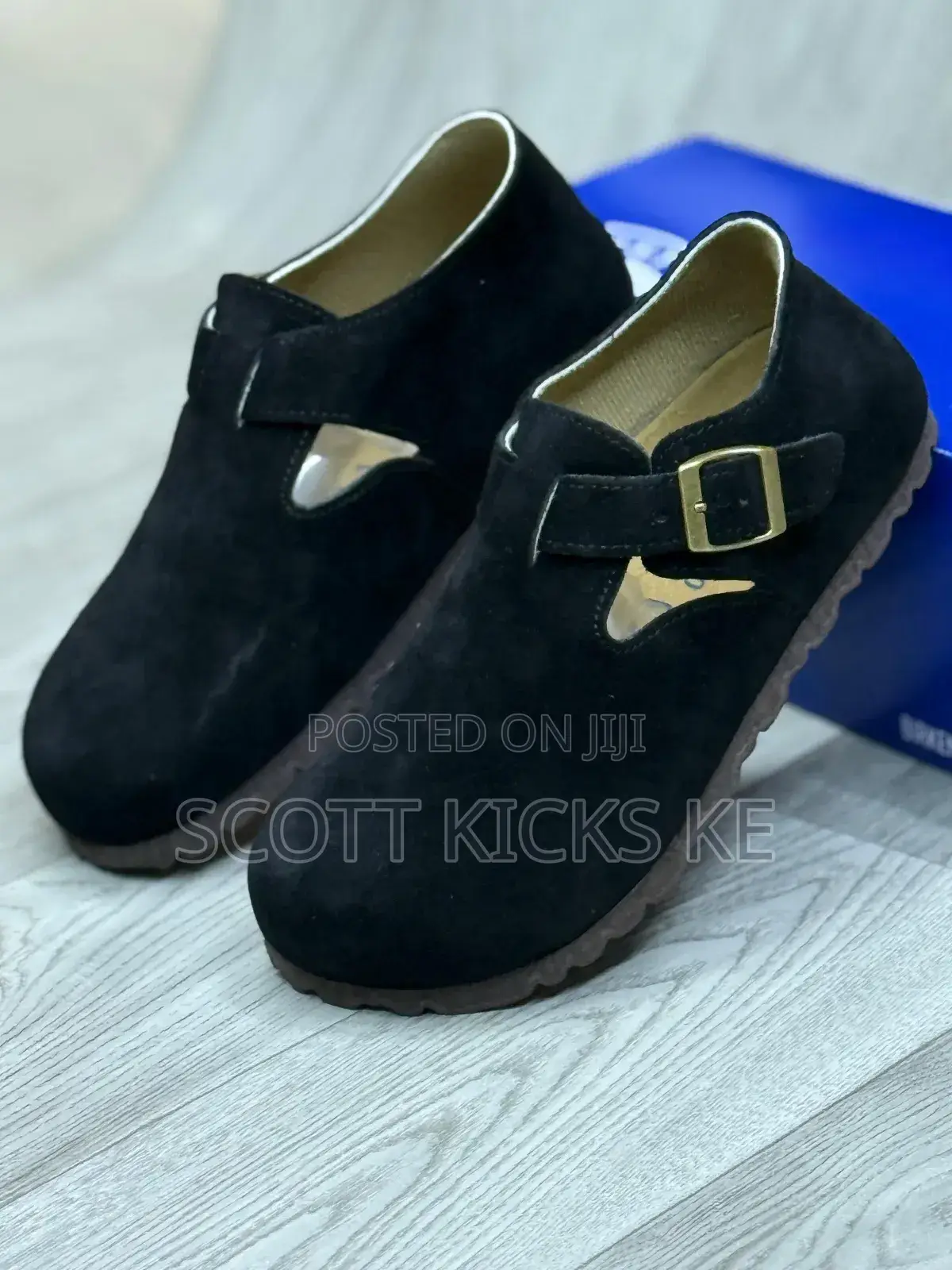 Unisex Closed Clogs