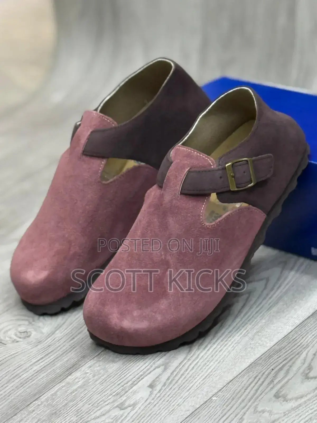 Unisex Closed Clogs
