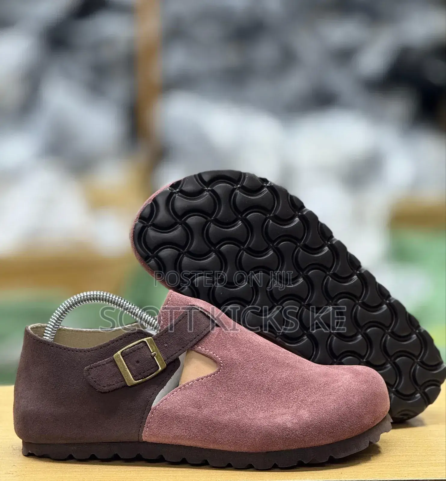 Unisex Closed Clogs