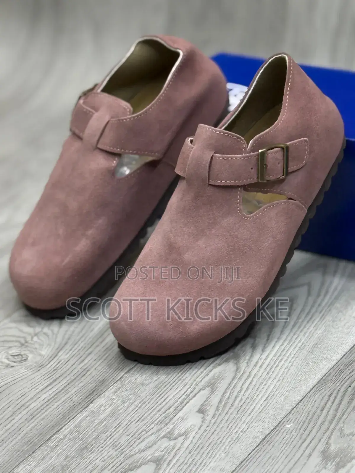 Unisex Closed Clogs