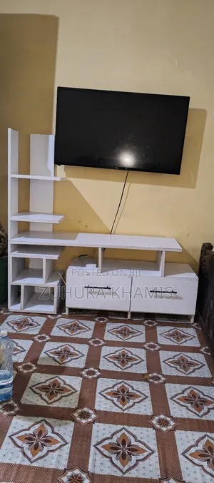 Modern Tv Stand – Very Clean Condition
